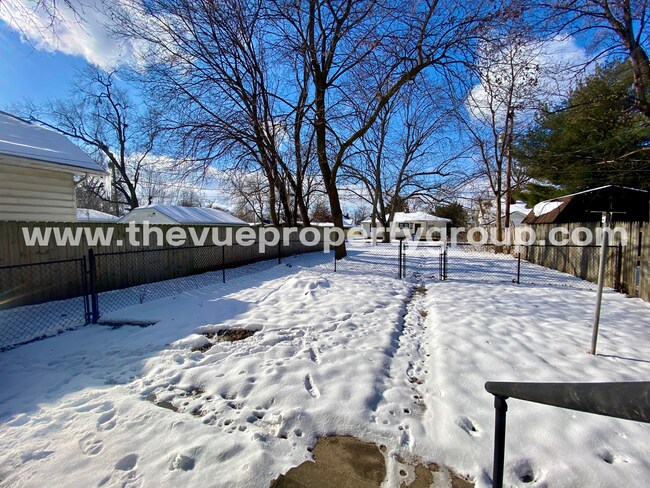 Building Photo - 3BR Beauty with Hardwood Floors + Remodeled Kitchen + Fenced Yard!