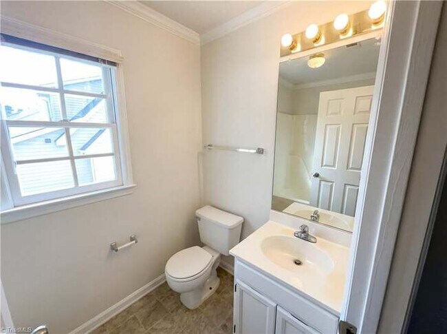 Building Photo - 119 Edgedale Ct