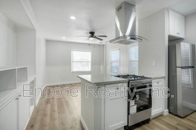 Building Photo - 303 3rd Ave