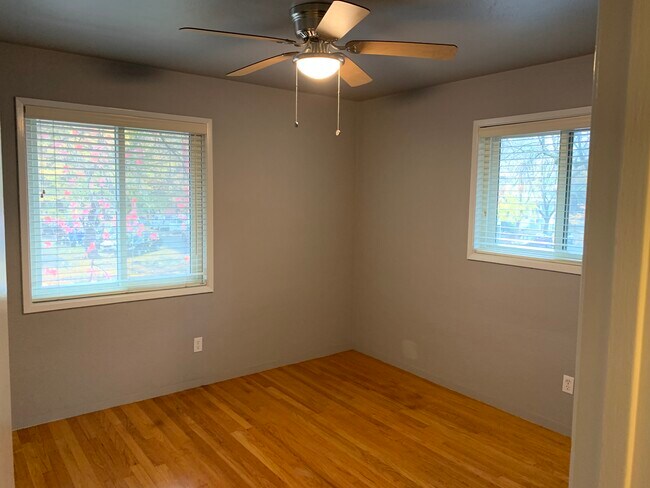 Smaller bedroom - 1624 T St