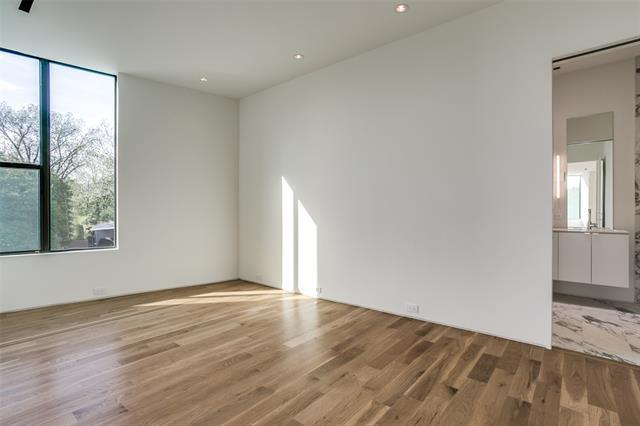 Building Photo - 2422 N Carroll Ave