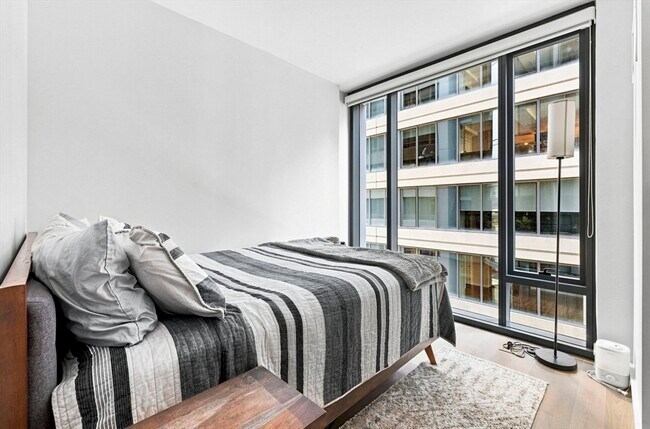 Building Photo - 55 Lagrange St