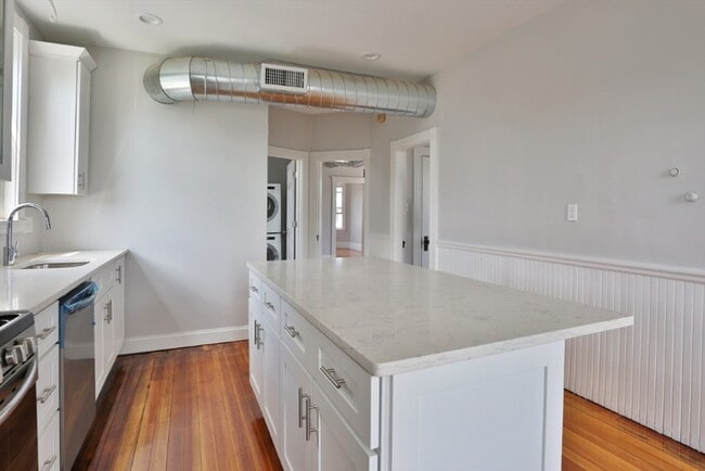 Building Photo - 73 Barnes Ave