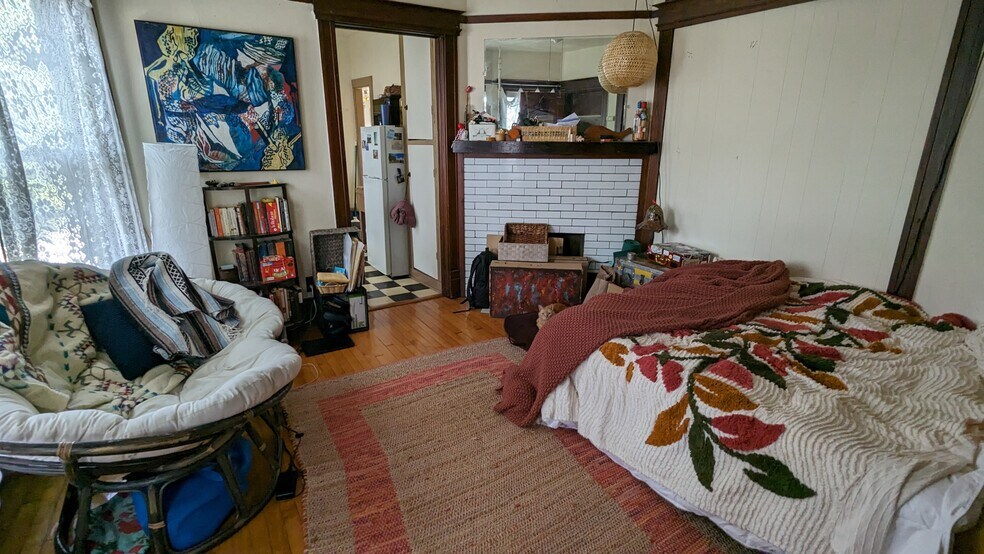 Primary Photo - 2078 Atwood Ave