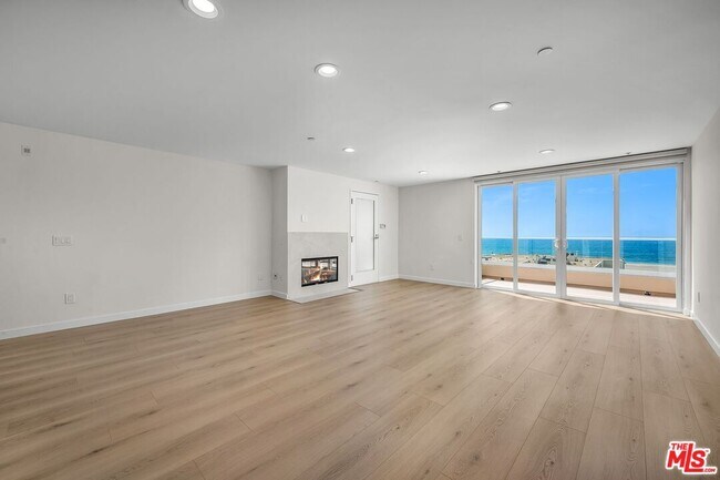 Building Photo - 7301 Vista Del Mar