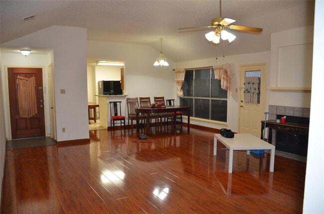 Building Photo - 1115 Faircrest Dr