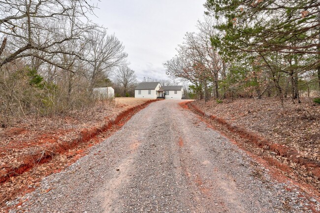 Building Photo - 5 bed, 1 bath home in Noble, OK