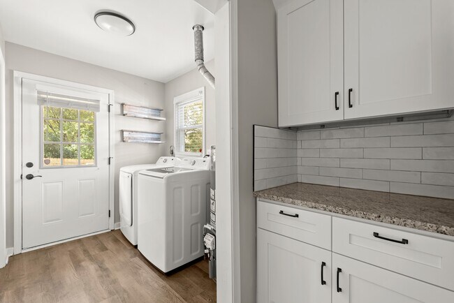 Building Photo - 361 Cameron St SE