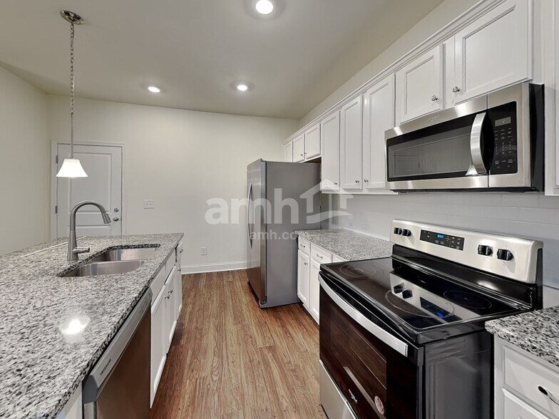 Building Photo - 6233 Bridlewood Ln