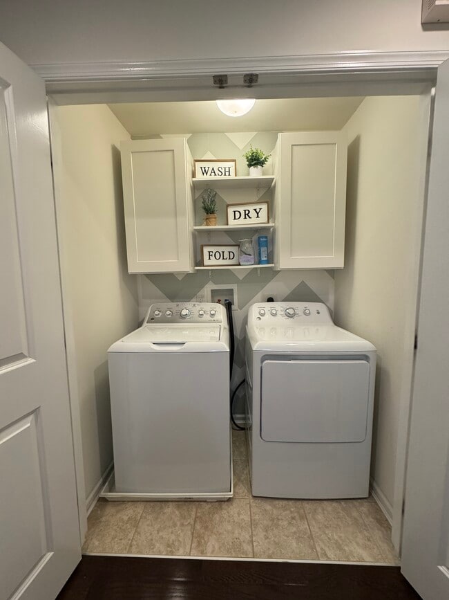 Building Photo - 721 Bender Rd