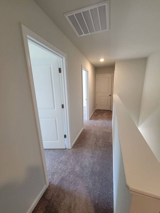 Building Photo - Fenced In, 4Bedroom In Sneads Ferry!