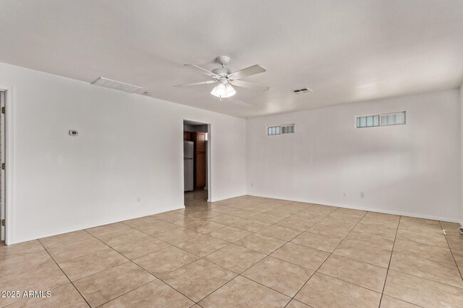 Building Photo - 1614 E Roma Ave