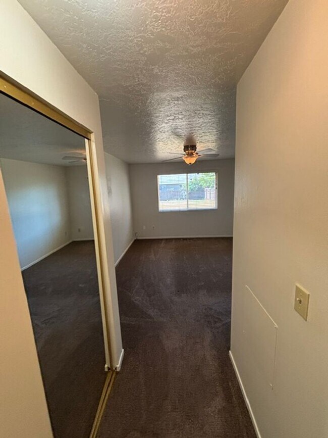 Building Photo - 408 E Pinehurst Dr