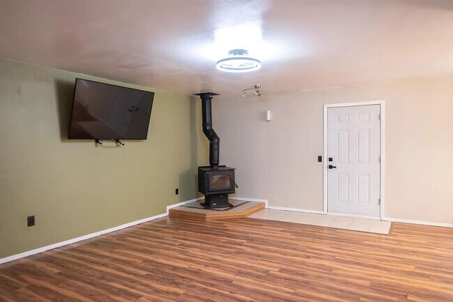 Building Photo - 5565 Cottonwood Dr
