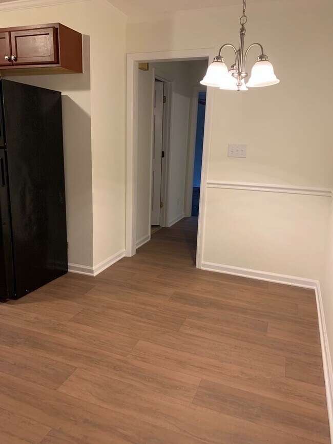 Building Photo - 4 BR 3 BATH in Cedar Creek!