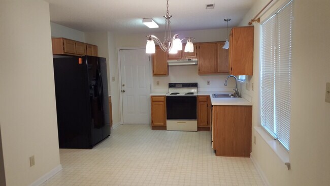 Building Photo - 3 Bedroom, 2 Car Garage in Ridgewood