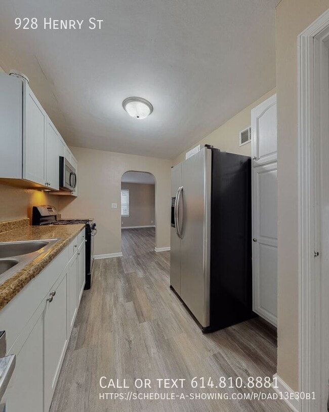 Building Photo - 928 Henry St