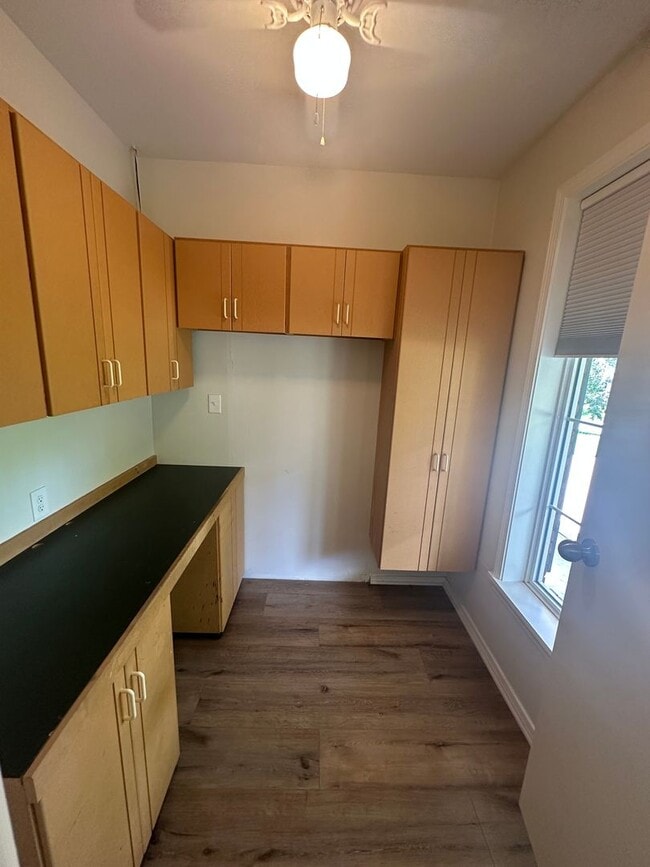 Building Photo - Gorgeous 3 Bedroom South Highland Home wit...