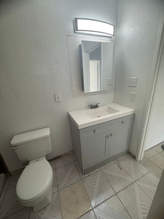 Building Photo - 6987 Mendon Ln