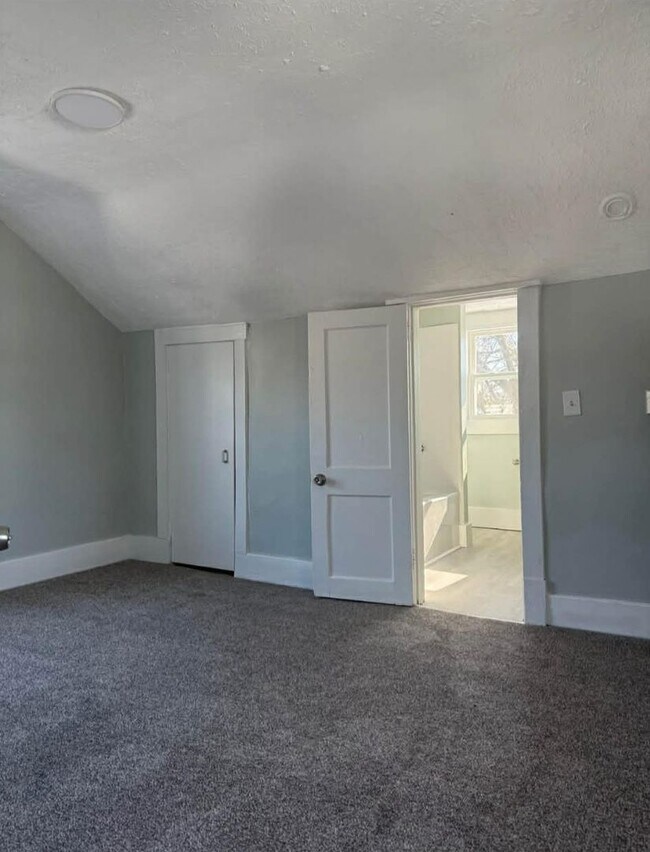 Building Photo - Remodeled two bedroom gem!