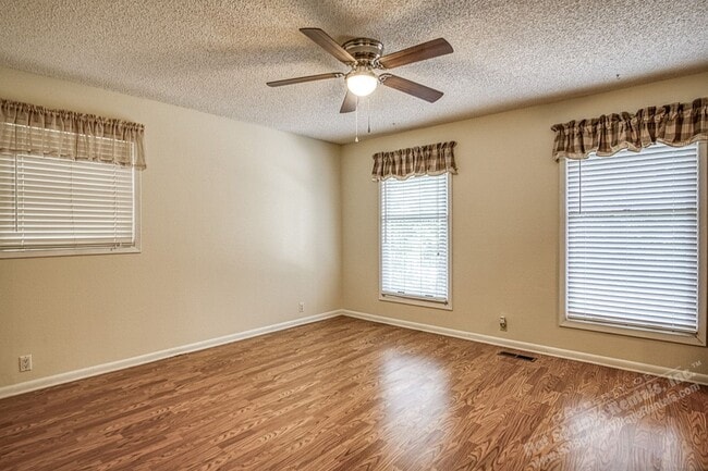 Building Photo - Central Hot Springs Village/Home/Unfurnished