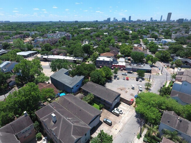 Building Photo - 1307 Welch St