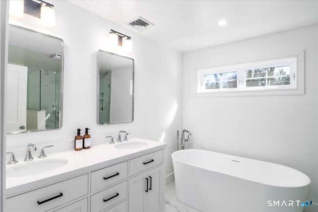 Building Photo - 58 Davenport Dr