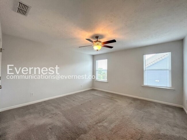 Building Photo - 3 Bed/3 Bath Townhome with Garage / Available Now!