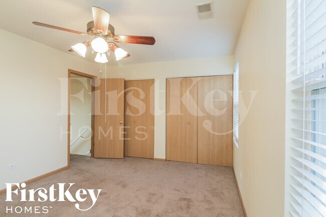 Building Photo - 2408 Oak Tree Ln
