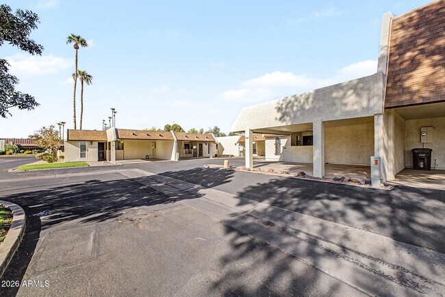 Building Photo - 5207 S Hazelton Ln