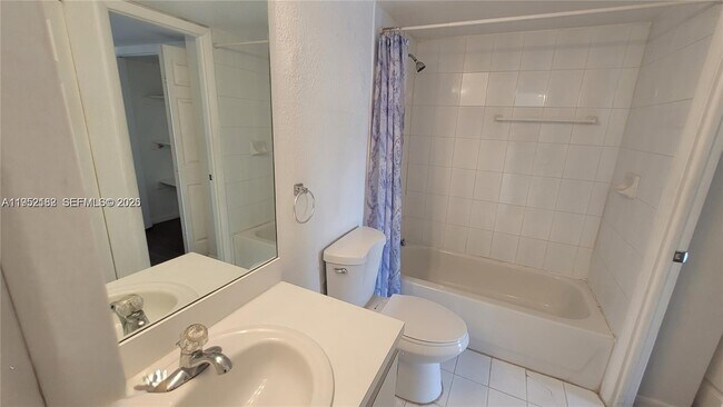 Building Photo - 9360 Fontainebleau Blvd