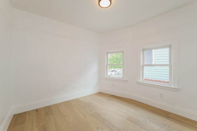 Building Photo - 3010 Linden St