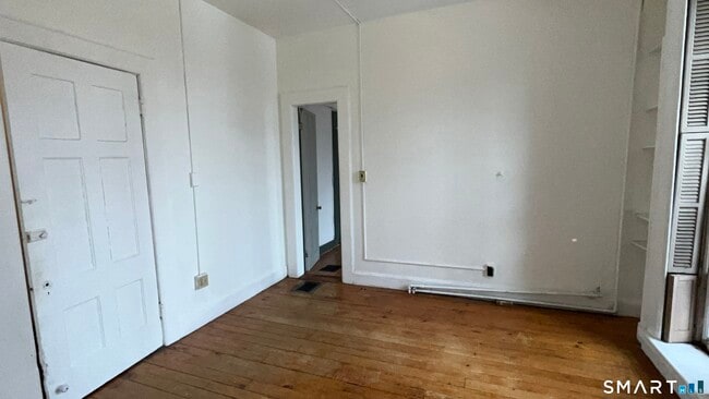 Building Photo - 49 Edgewood Way