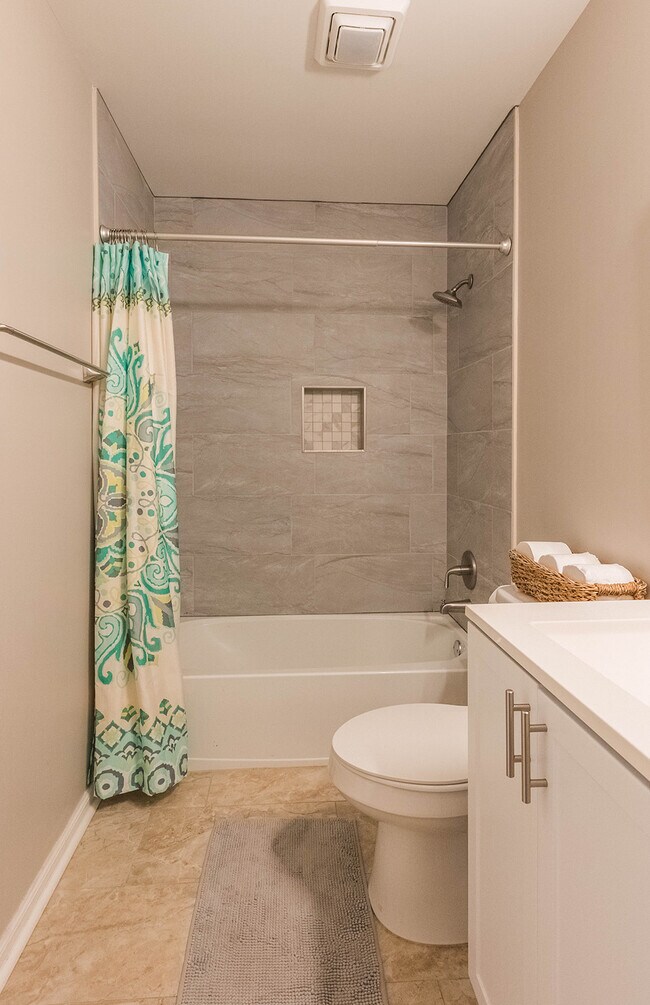 Building Photo - 210 Elliott Ct