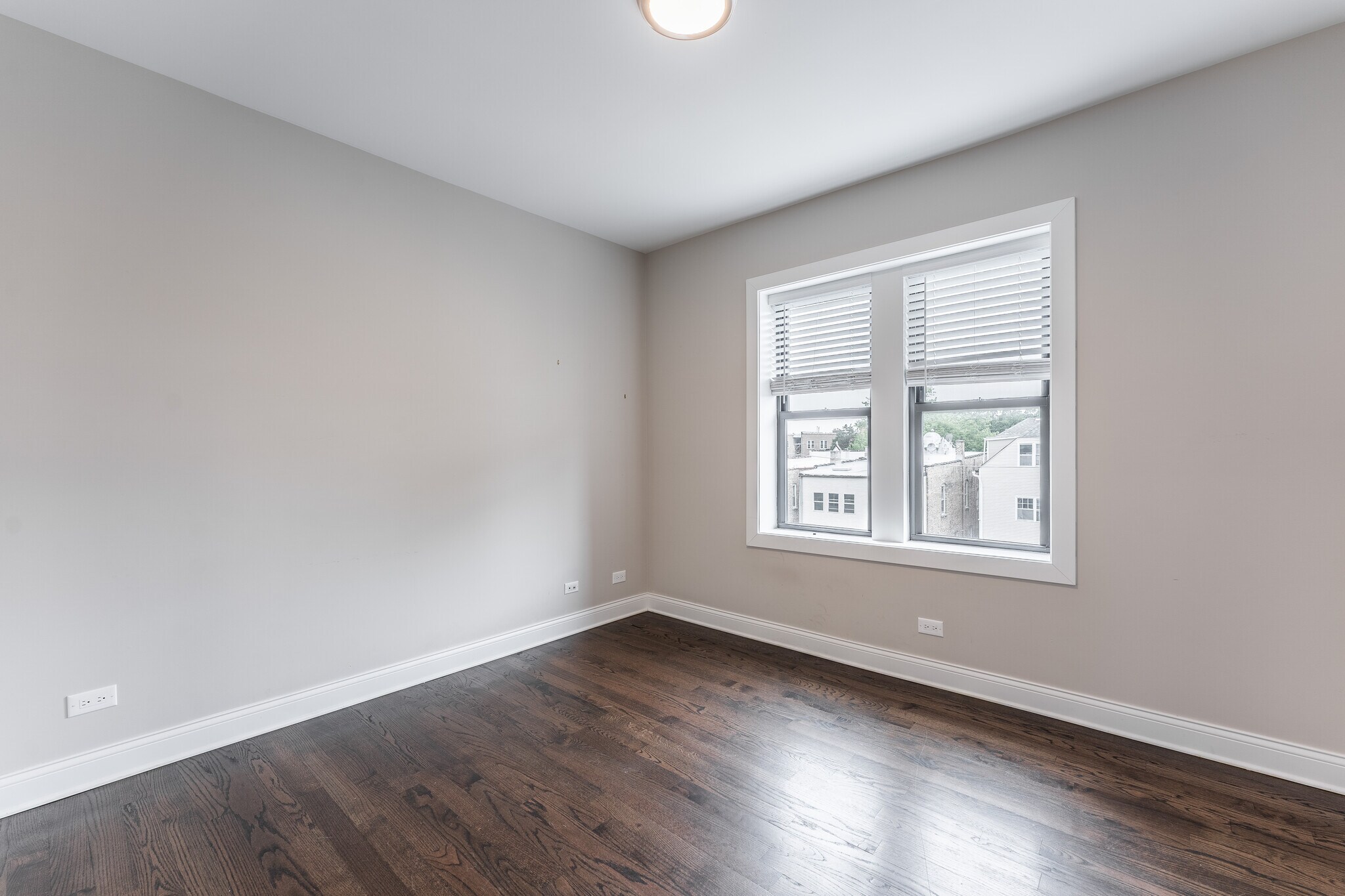 Building Photo - 2238 N Sawyer Ave