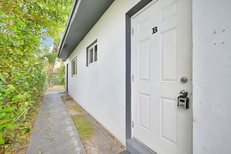 Building Photo - 1400 NW 2nd Ave