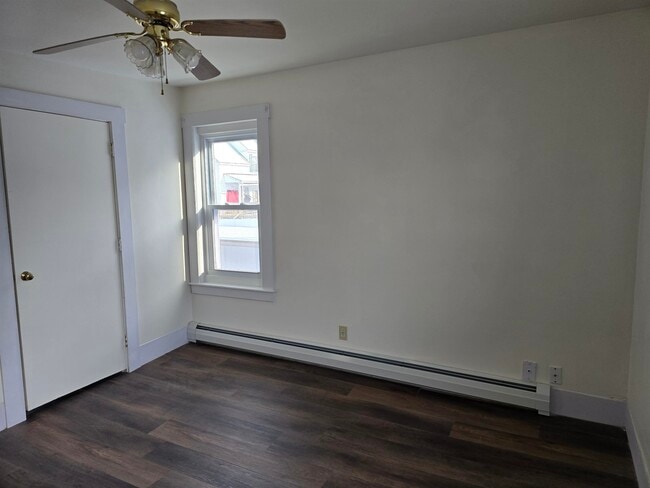 Building Photo - 147-149-149 Laurel St