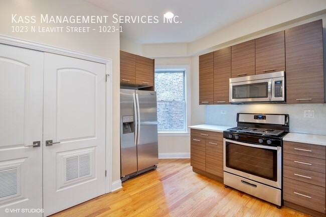 Primary Photo - 1023 N Leavitt St