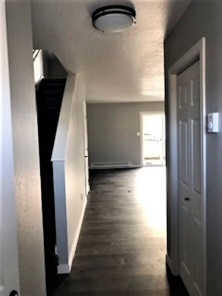 Building Photo - 471 Paxon St