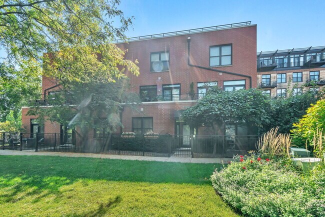 Building Photo - 2920 N River Walk Dr
