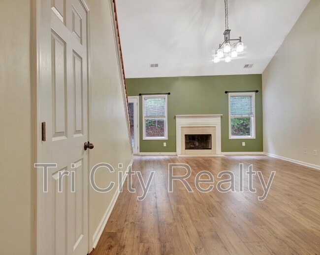 Building Photo - 113 Macalester Dr