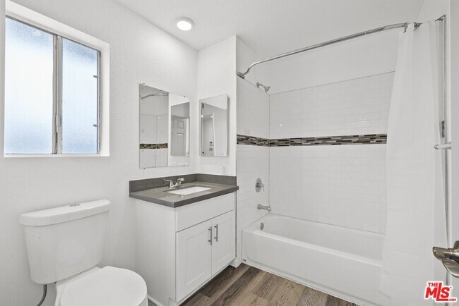 Building Photo - 1556 W 227th St