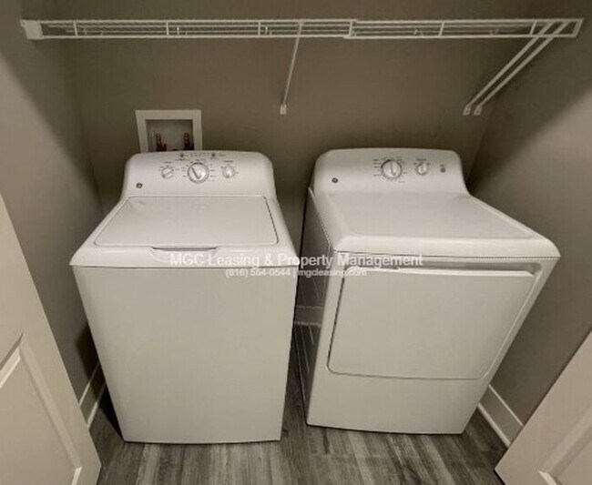 Building Photo - 1 Bedroom Luxury Apartment in the Northland of KCMO