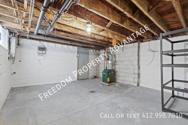 Building Photo - 739 Shady Dr E