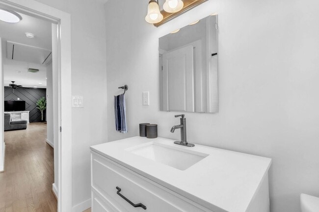 Building Photo - Updated 3 Bedroom, 2 Bath Home – Minutes f...