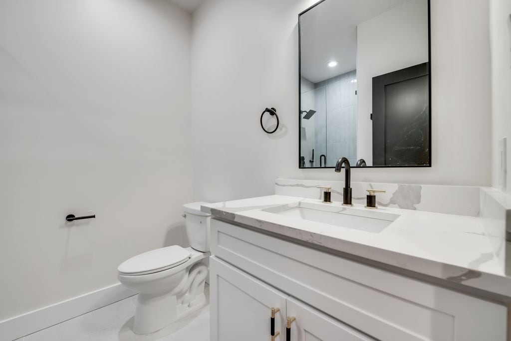 Building Photo - 5406 Vanderbilt Ave