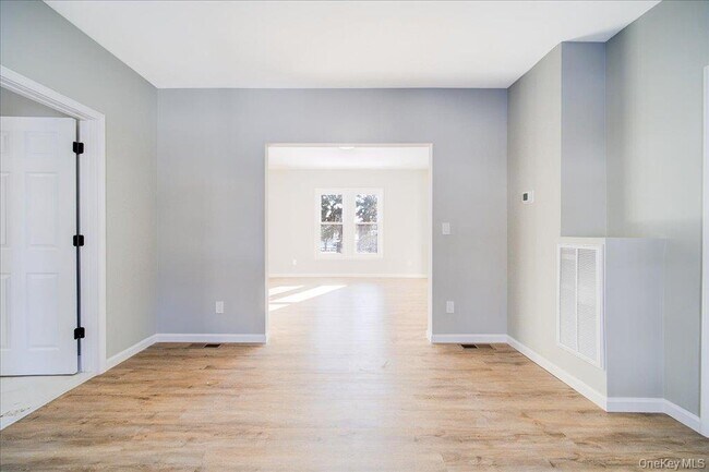 Building Photo - 108 Pine St