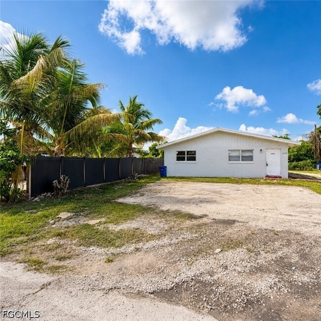 Building Photo - 1572 Cypress Dr