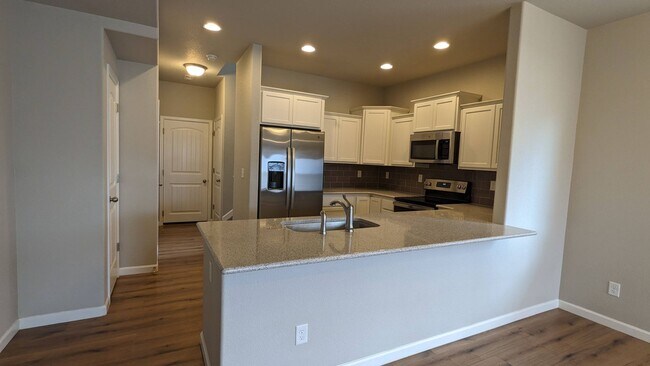 Building Photo - NEWER END UNIT TWO STORY TOWNHOME WITH A/C...