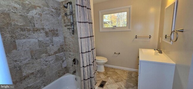 Building Photo - 7613 Locust Ln